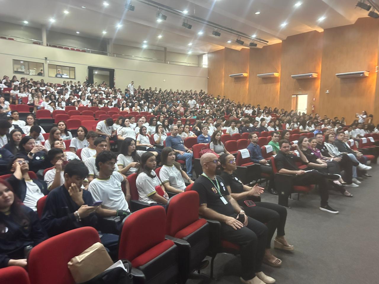 Palestras, dinâmicas e vídeos das instituições de ensino superior também foram apresentados aos participantes